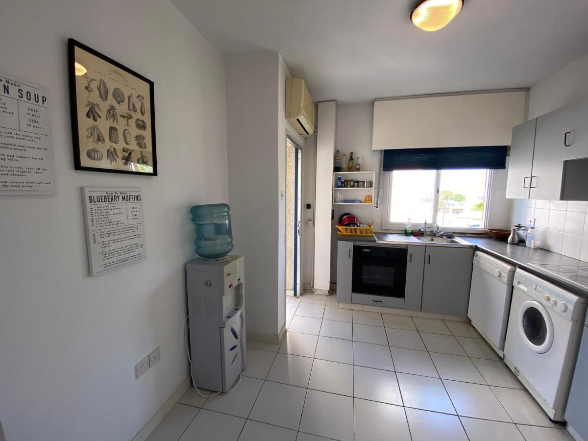 Private Room In A Shared Flat At Best Location Limassol Eksteriør billede