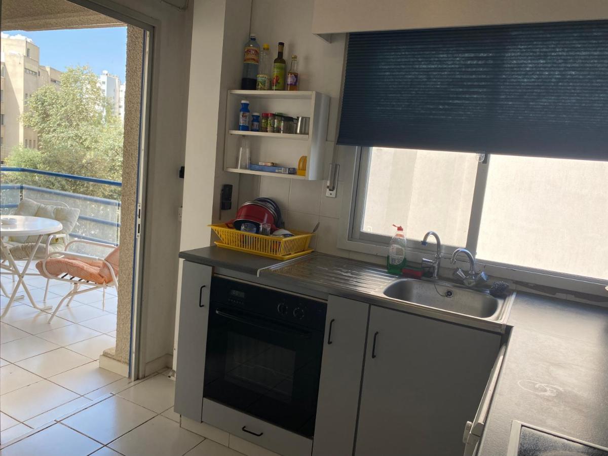 Private Room In A Shared Flat At Best Location Limassol Eksteriør billede