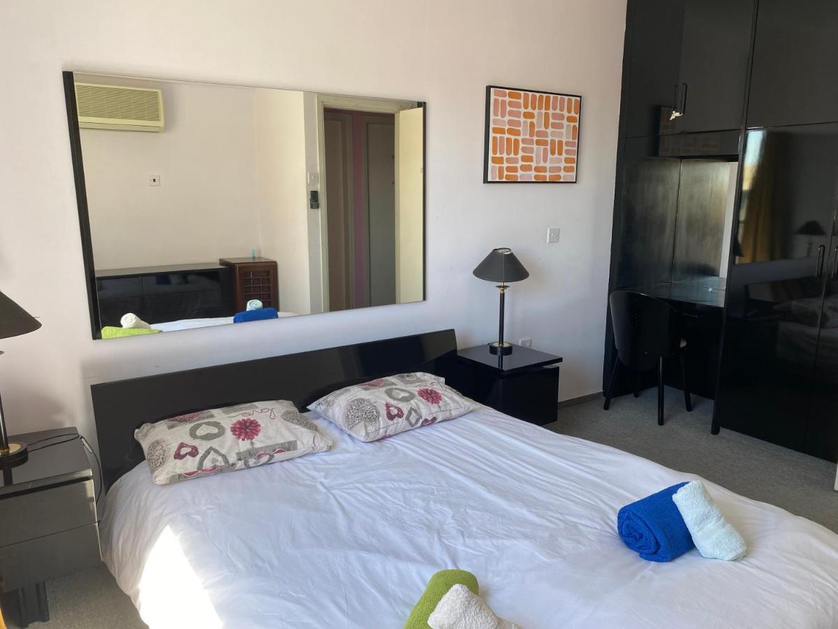 Private Room In A Shared Flat At Best Location Limassol Eksteriør billede
