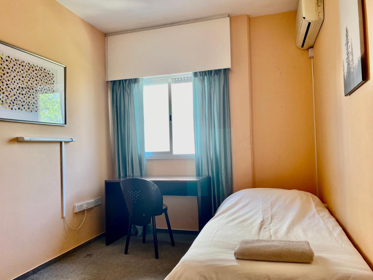 Private Room In A Shared Flat At Best Location Limassol Eksteriør billede