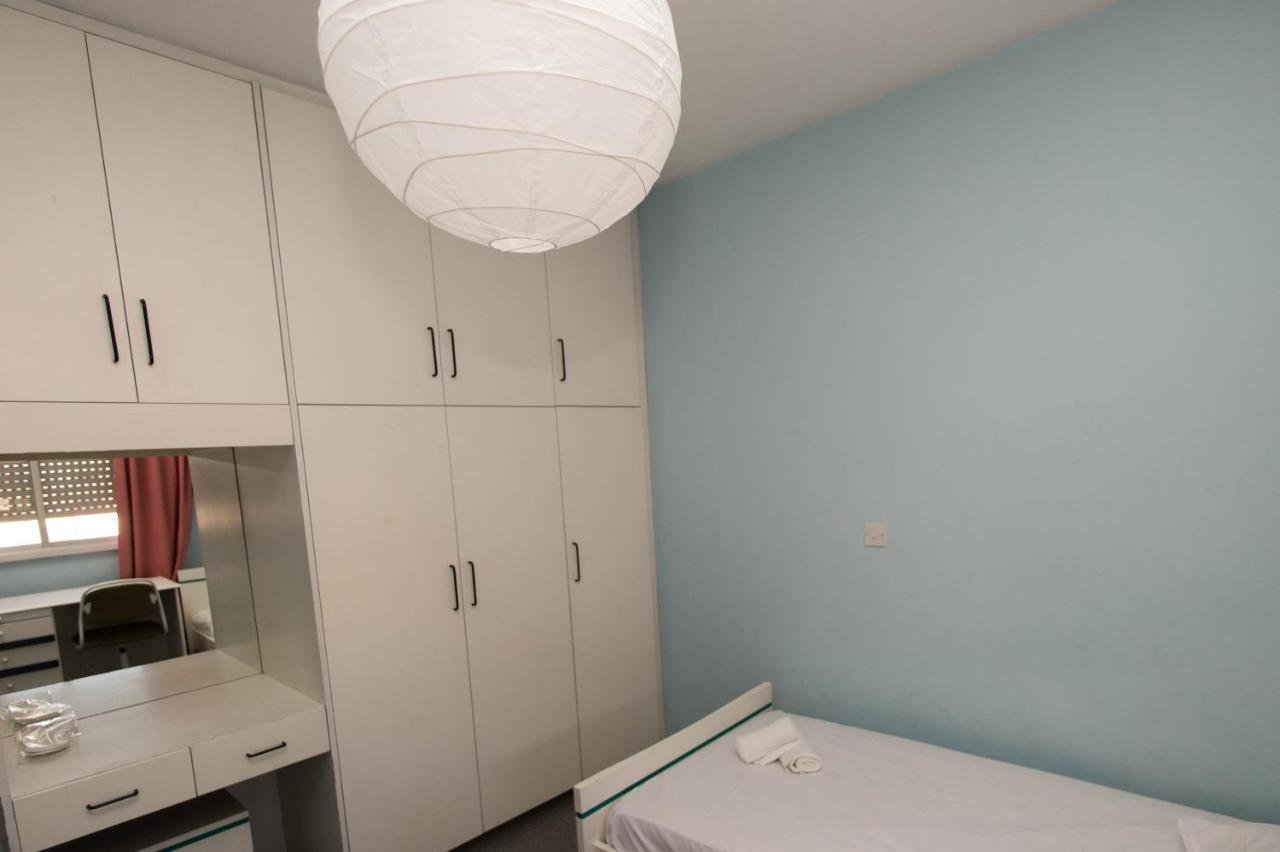 Private Room In A Shared Flat At Best Location Limassol Eksteriør billede